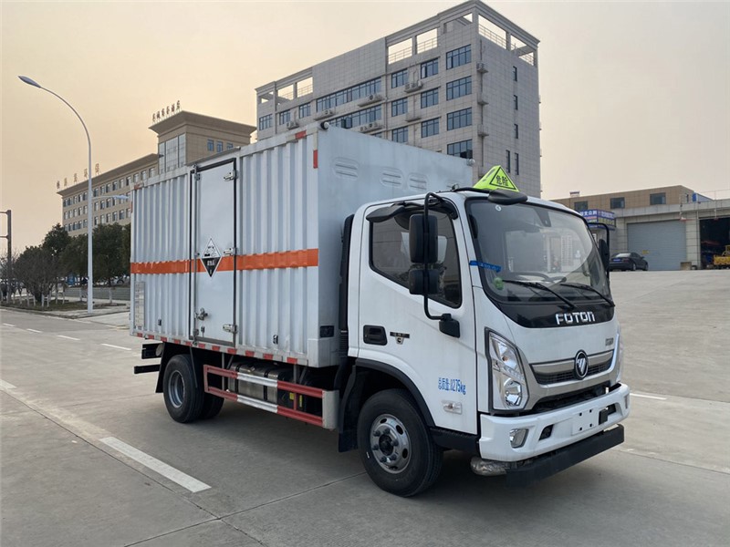 CSC5088XFWB6型腐蝕性物品廂式運輸車