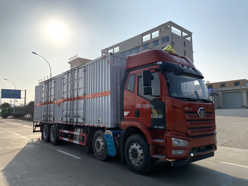 CSC5321XRYC6型易燃液體廂式運輸車