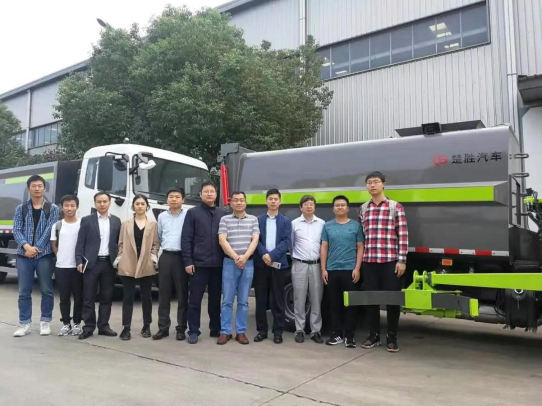 驚艷！“智能機(jī)械臂”自裝卸式垃圾車震撼問(wèn)世